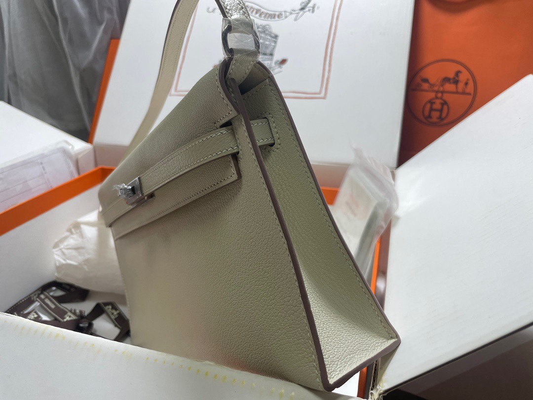 Hermes Kelly Elan Shoulder Bag in White Chevre Leather 